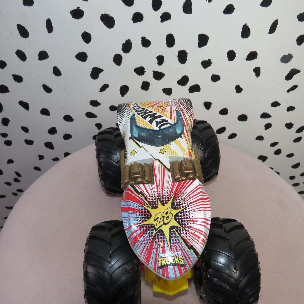Hot Wheels Twin Mill Monster Truck 1:24 Scale - Picture 2 of 3